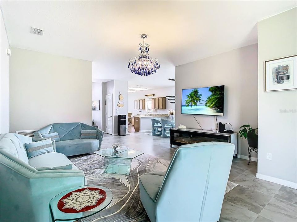 For Sale: $470,000 (3 beds, 2 baths, 1670 Square Feet)