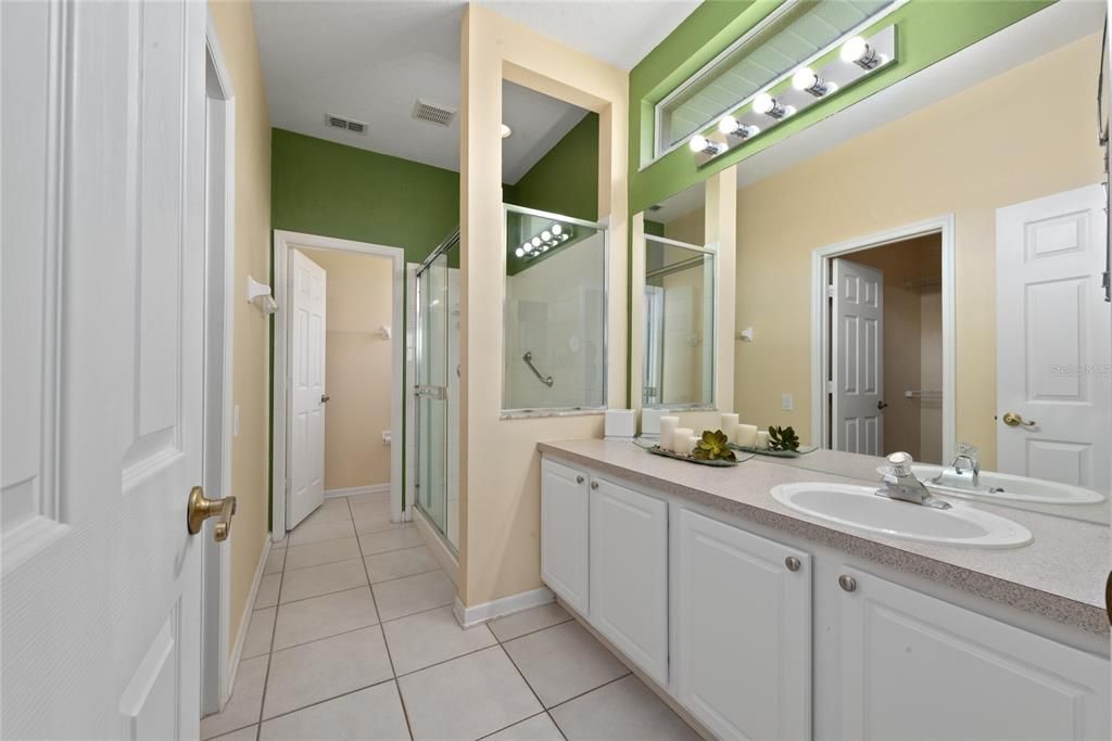 Master bedroom bathroom