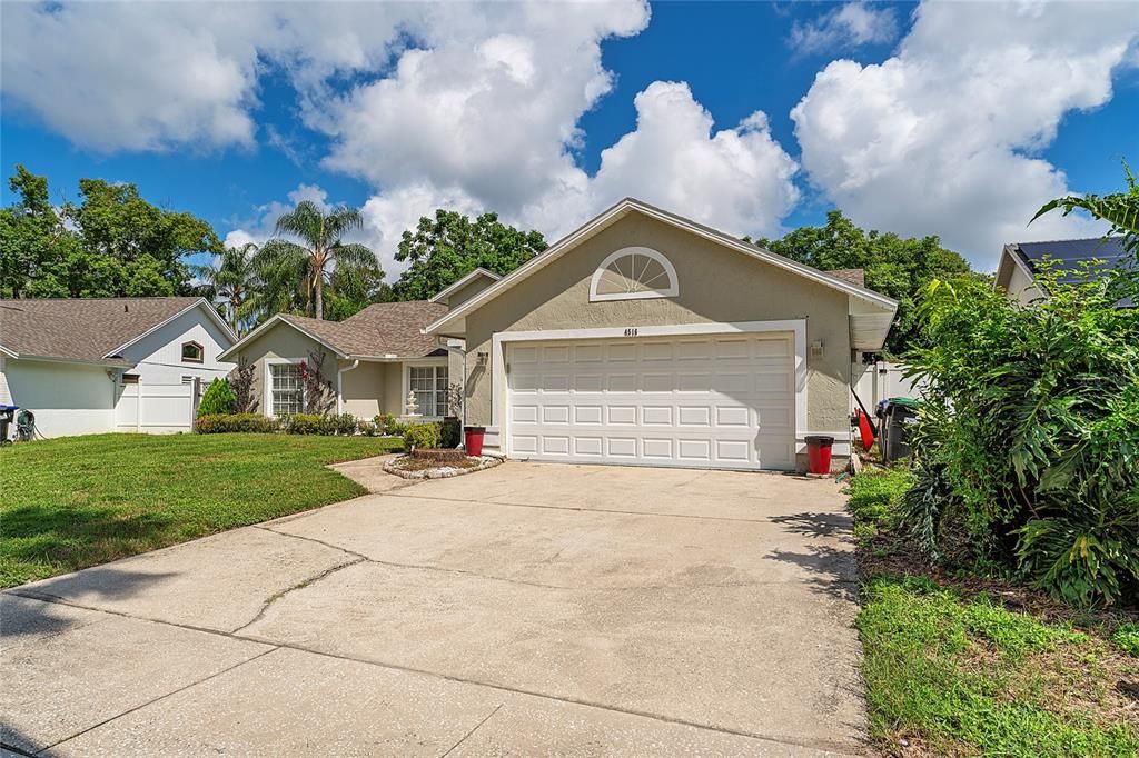 Active With Contract: $415,000 (4 beds, 2 baths, 1877 Square Feet)