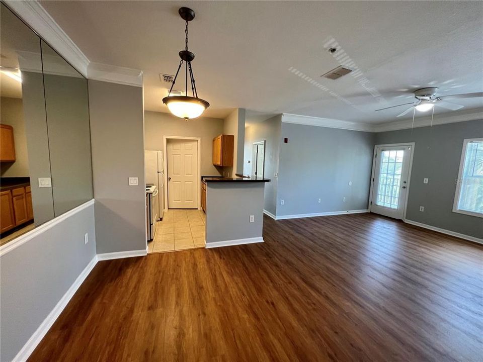 For Rent: $1,700 (2 beds, 1 baths, 1008 Square Feet)