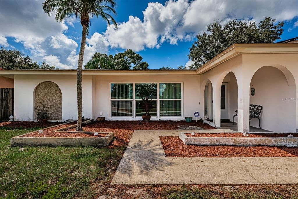 For Sale: $575,000 (3 beds, 2 baths, 1933 Square Feet)