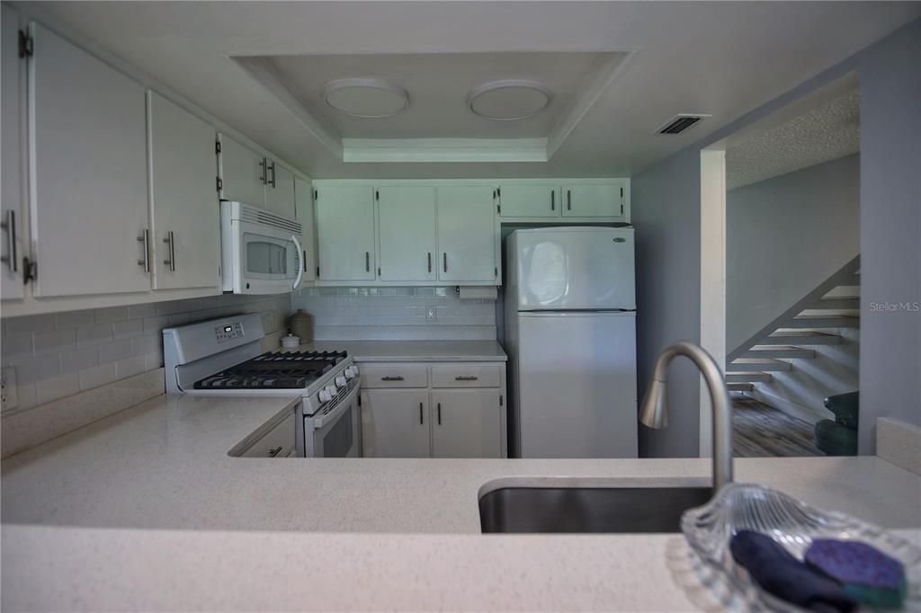 For Sale: $285,000 (2 beds, 2 baths, 1244 Square Feet)