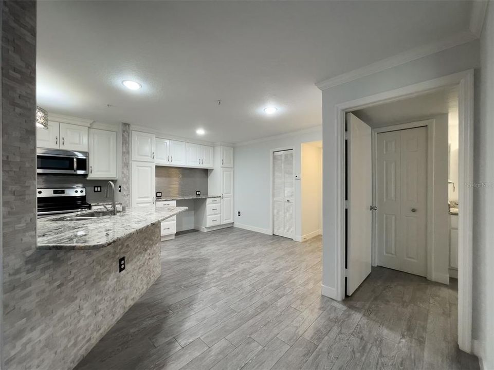 For Rent: $2,400 (2 beds, 2 baths, 1107 Square Feet)