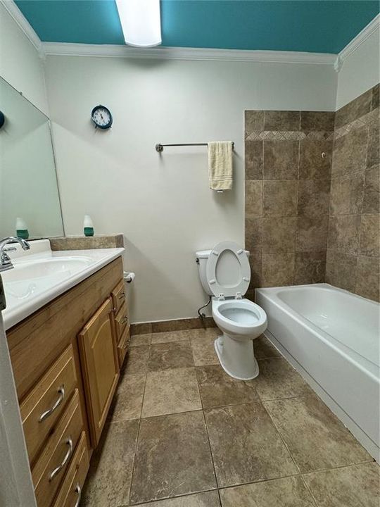 For Rent: $1,900 (2 beds, 1 baths, 853 Square Feet)