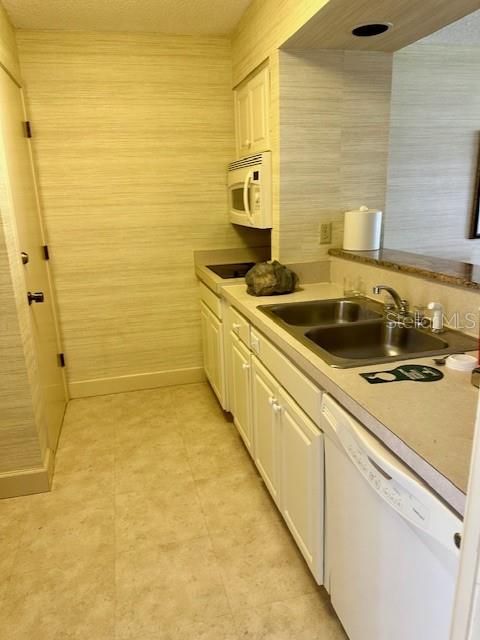 For Sale: $79,900 (1 beds, 1 baths, 786 Square Feet)