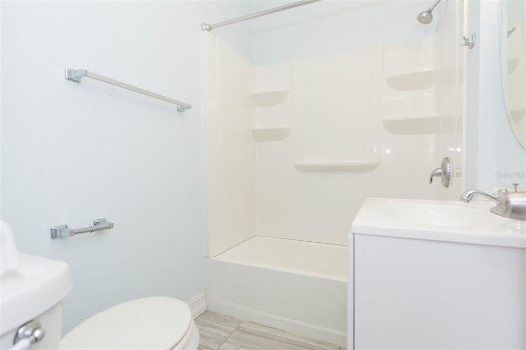 Active With Contract: $1,550 (2 beds, 1 baths, 802 Square Feet)