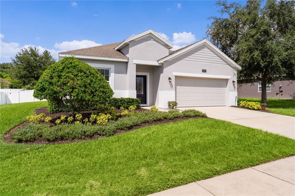 Active With Contract: $500,000 (4 beds, 2 baths, 2383 Square Feet)