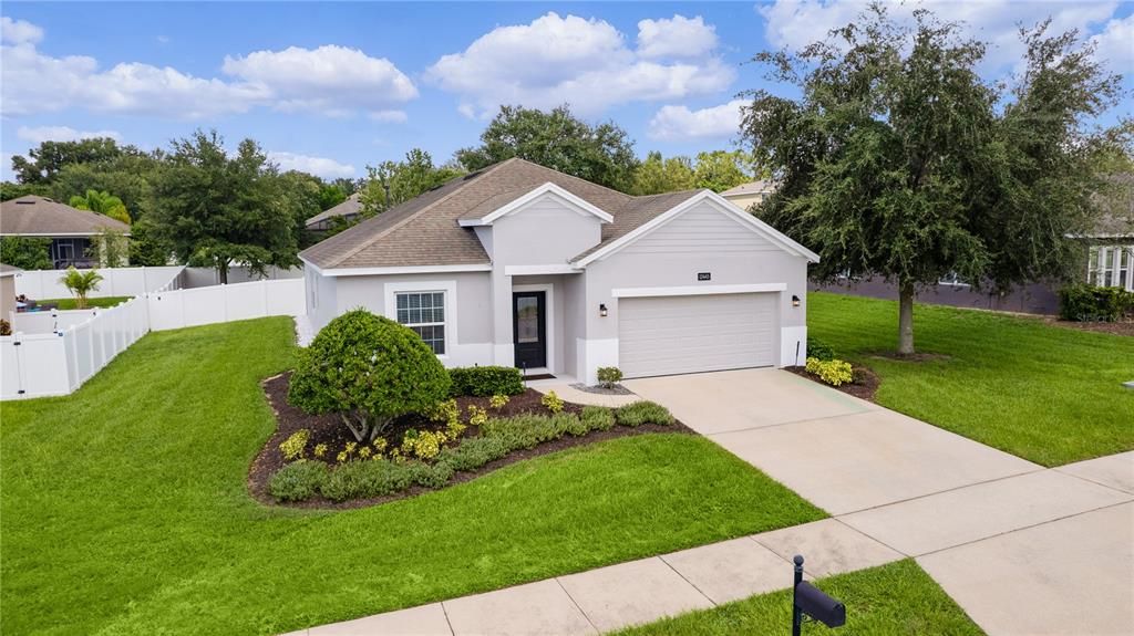 Active With Contract: $500,000 (4 beds, 2 baths, 2383 Square Feet)