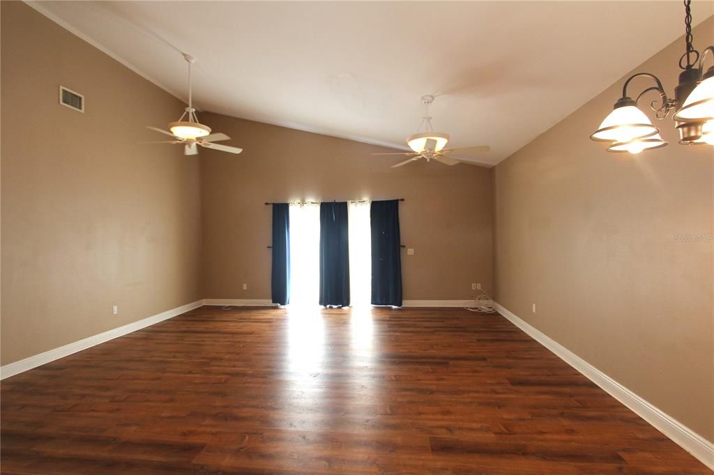 For Rent: $2,350 (4 beds, 2 baths, 1510 Square Feet)