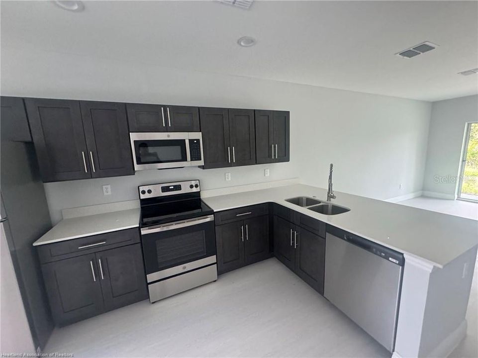 For Rent: $1,789 (3 beds, 2 baths, 1162 Square Feet)