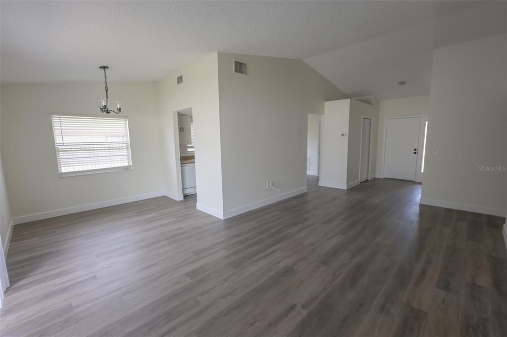 For Sale: $445,000 (3 beds, 2 baths, 1302 Square Feet)