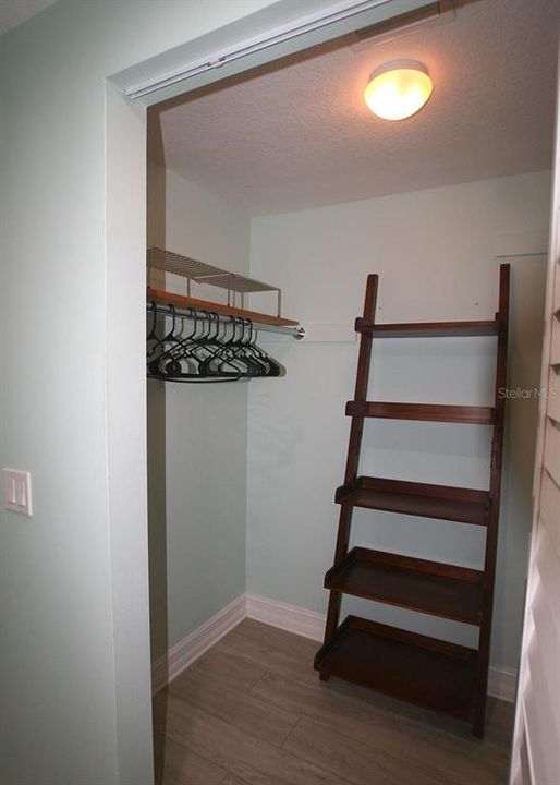 CLOSETS BUILT IN SHELVING