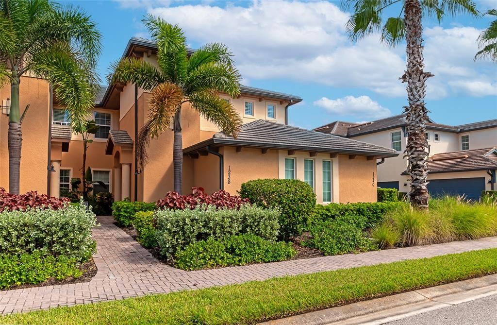 For Sale: $698,000 (3 beds, 2 baths, 2332 Square Feet)