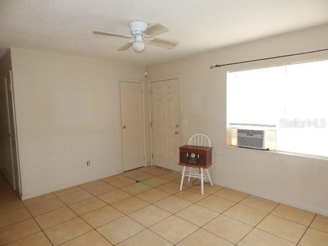 For Sale: $200,000 (3 beds, 1 baths, 975 Square Feet)