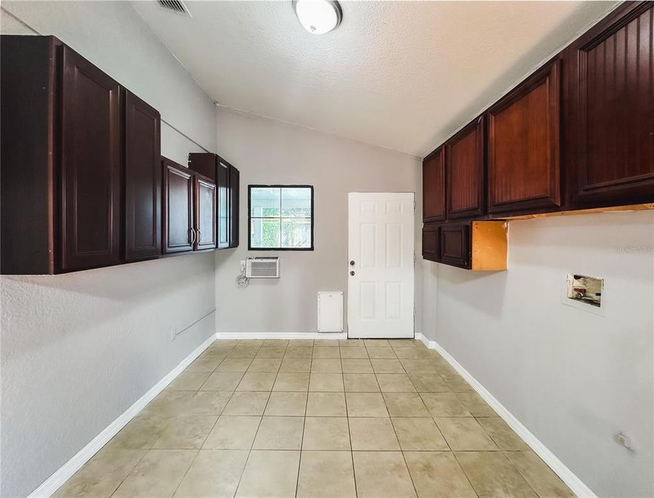 For Sale: $399,900 (3 beds, 2 baths, 1227 Square Feet)