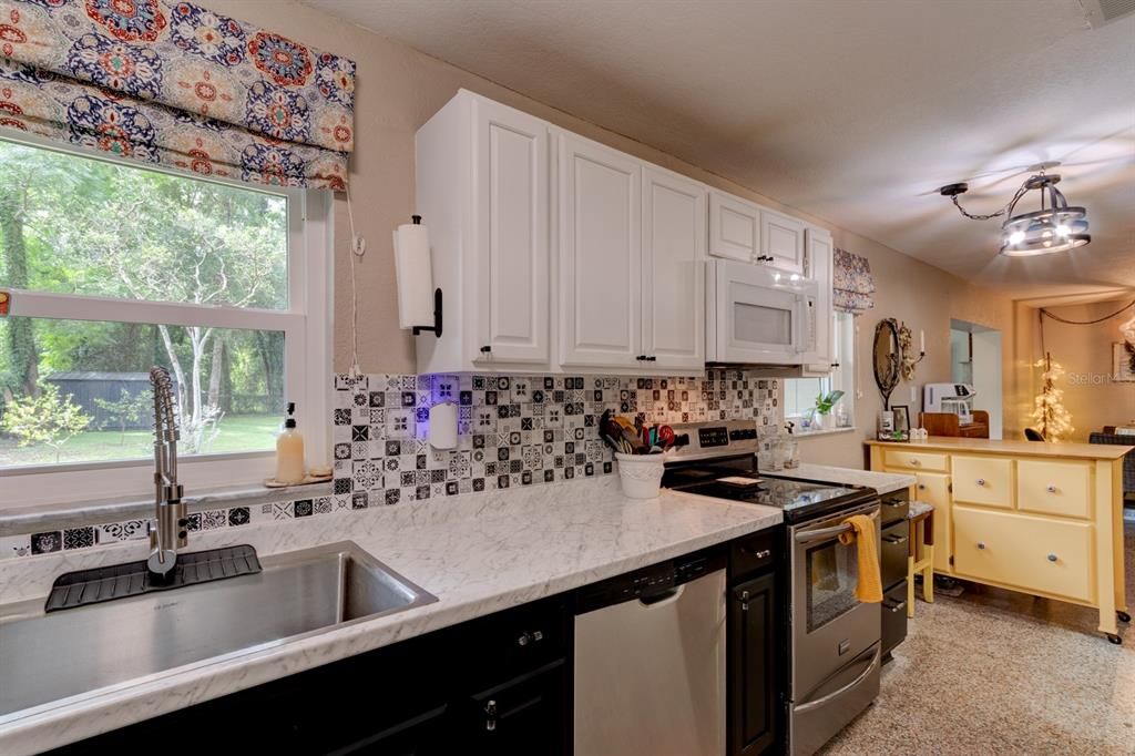 For Sale: $265,000 (3 beds, 2 baths, 1460 Square Feet)