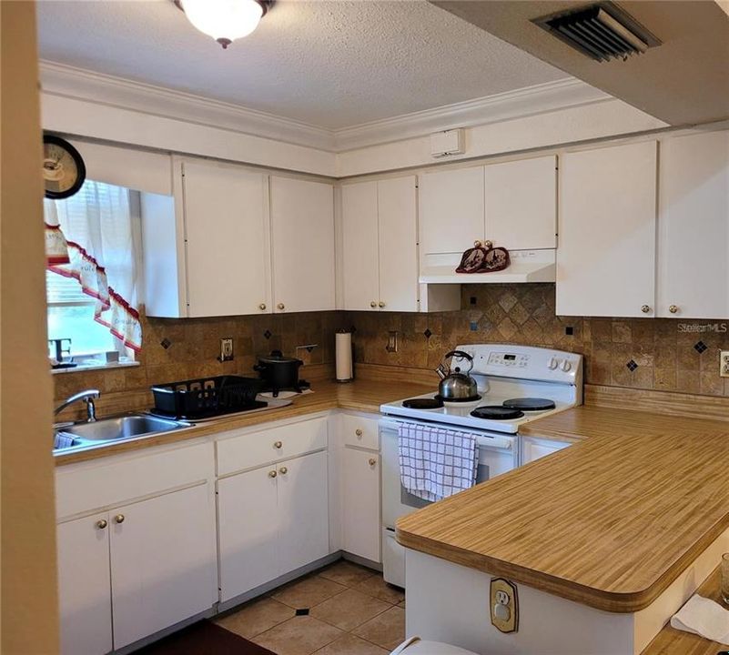 For Sale: $285,900 (2 beds, 2 baths, 1118 Square Feet)