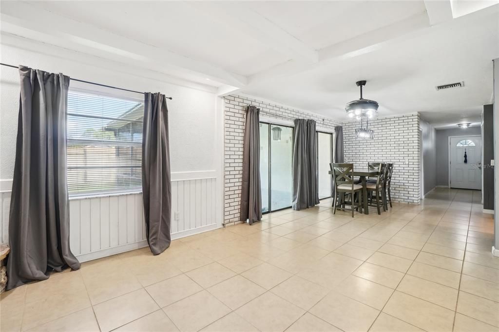 For Sale: $364,900 (3 beds, 2 baths, 1362 Square Feet)