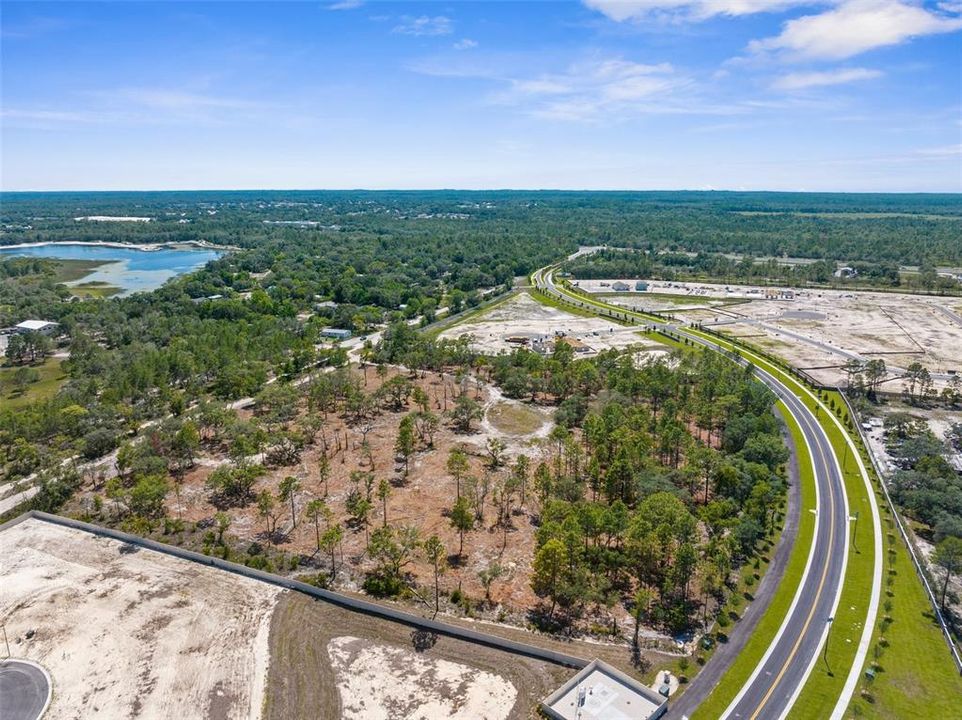 На продажу: $2,600,000 (9.10 acres)