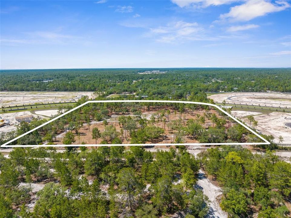 На продажу: $2,600,000 (9.10 acres)