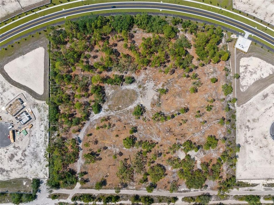 На продажу: $2,600,000 (9.10 acres)