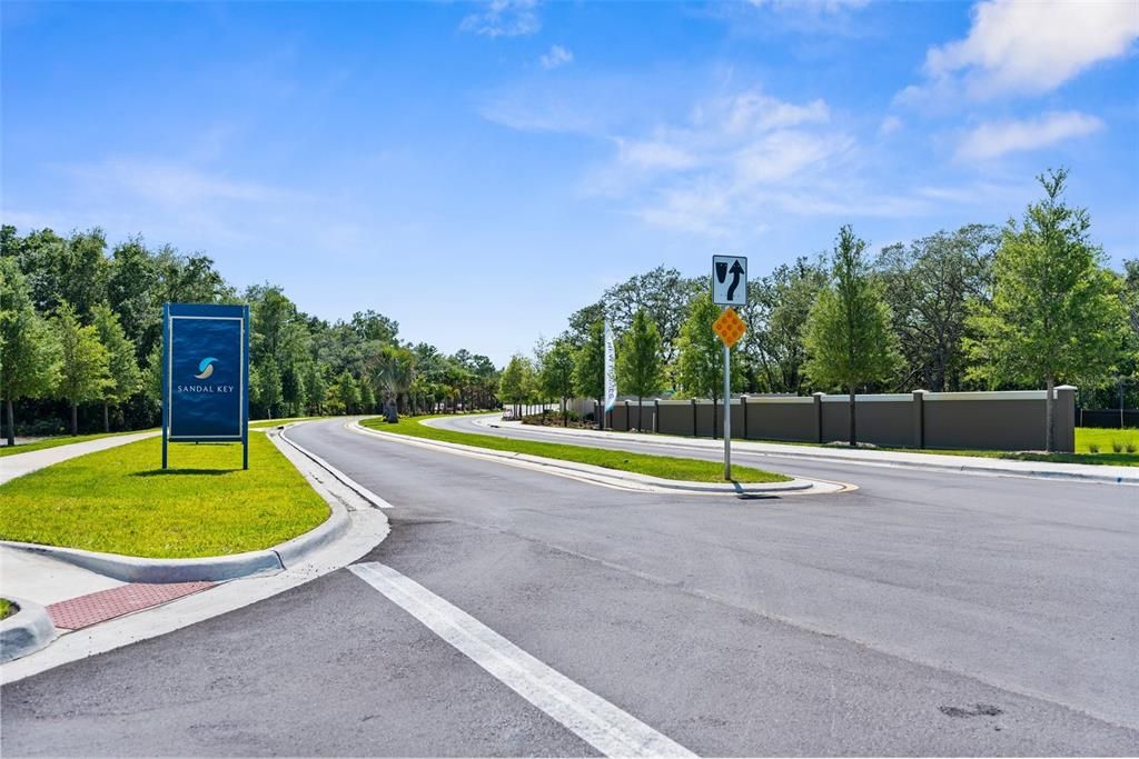 На продажу: $2,600,000 (9.10 acres)