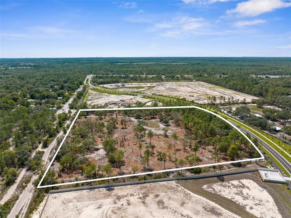 На продажу: $2,600,000 (9.10 acres)