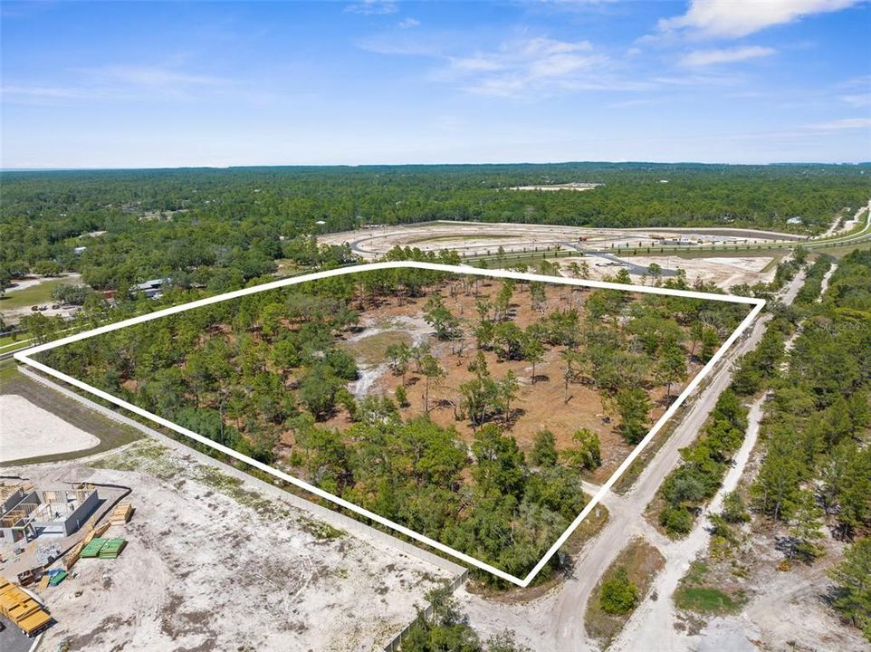 На продажу: $2,600,000 (9.10 acres)