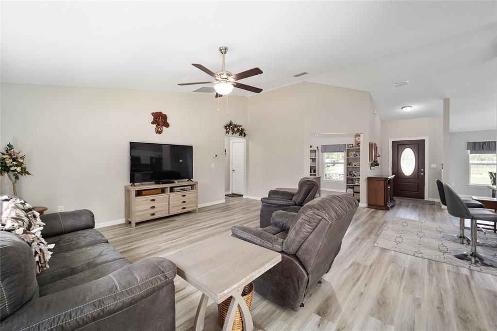 For Sale: $387,000 (3 beds, 2 baths, 1760 Square Feet)