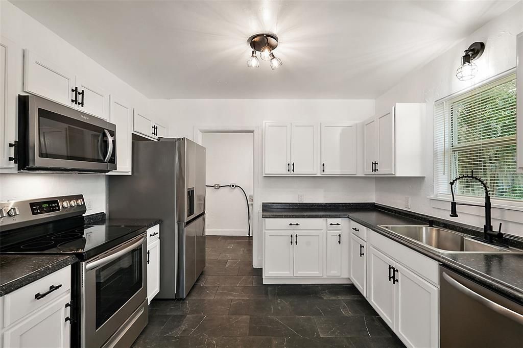 For Rent: $2,275 (3 beds, 2 baths, 1392 Square Feet)