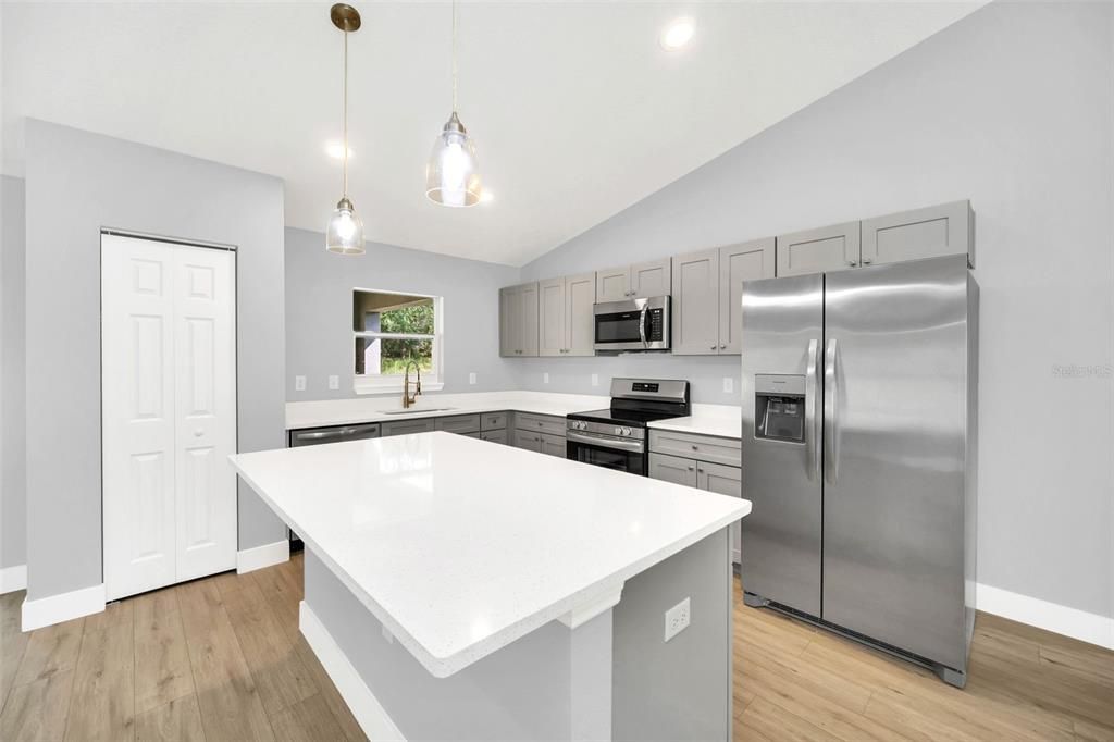 For Sale: $274,900 (3 beds, 2 baths, 1439 Square Feet)