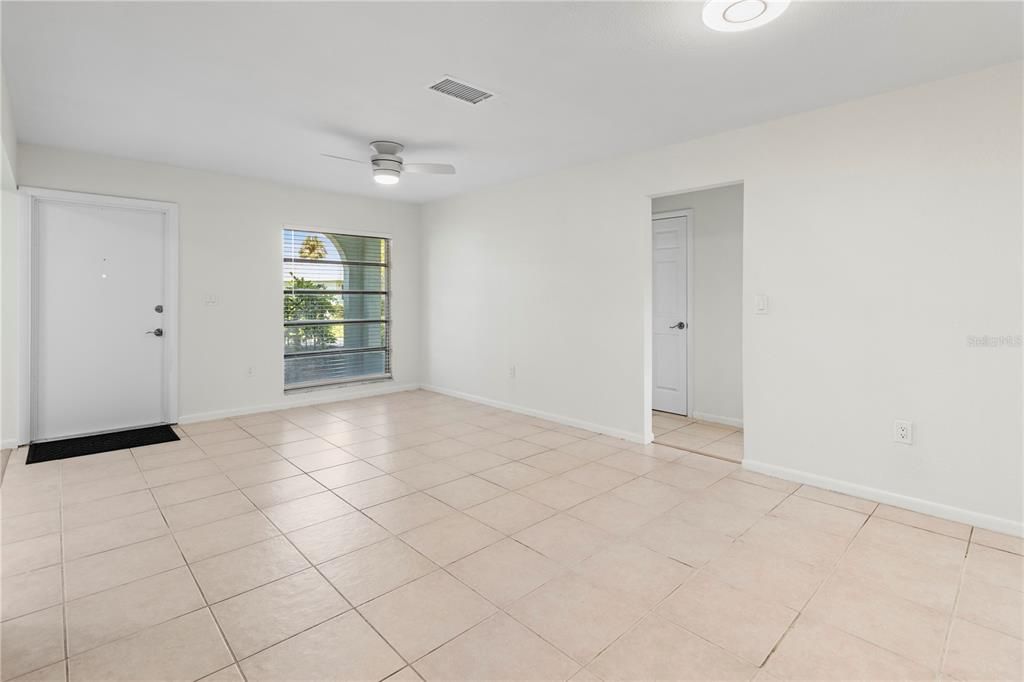 Active With Contract: $249,900 (2 beds, 2 baths, 1044 Square Feet)