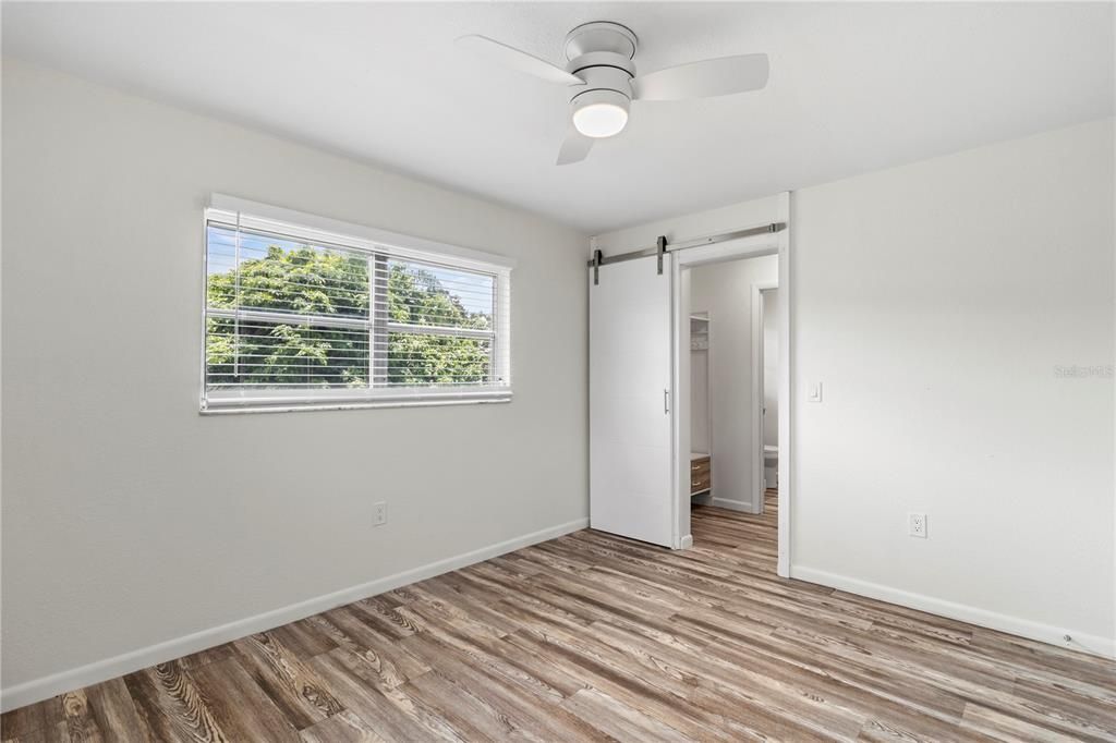 Active With Contract: $249,900 (2 beds, 2 baths, 1044 Square Feet)