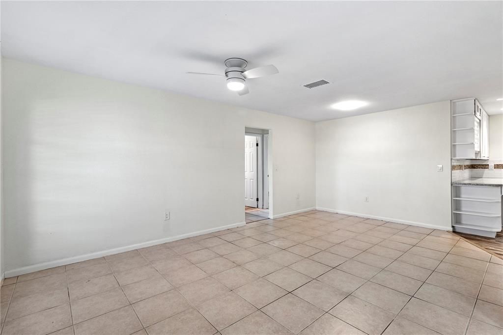 Active With Contract: $249,900 (2 beds, 2 baths, 1044 Square Feet)