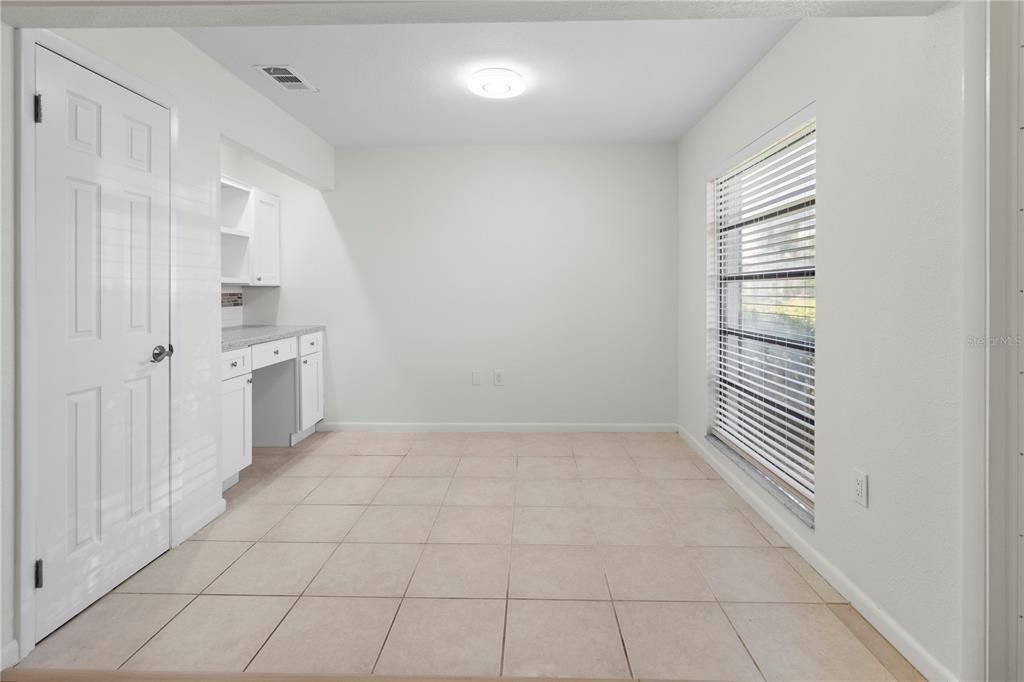 Active With Contract: $249,900 (2 beds, 2 baths, 1044 Square Feet)