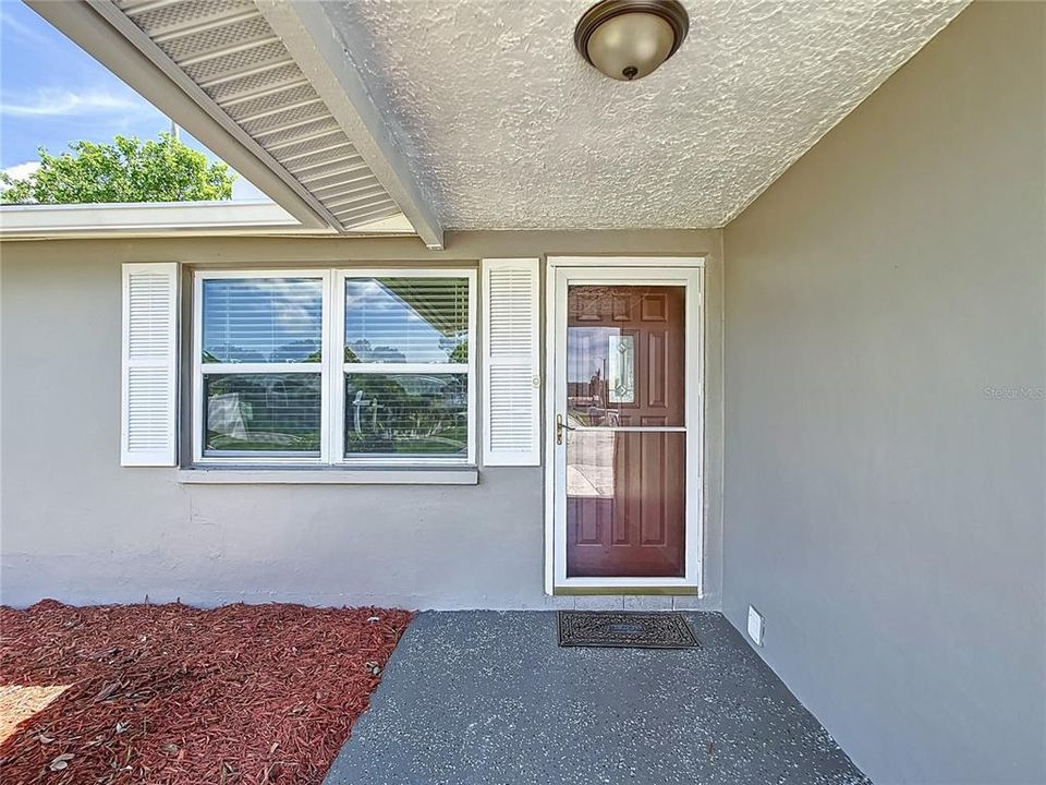 For Sale: $299,900 (2 beds, 2 baths, 1176 Square Feet)