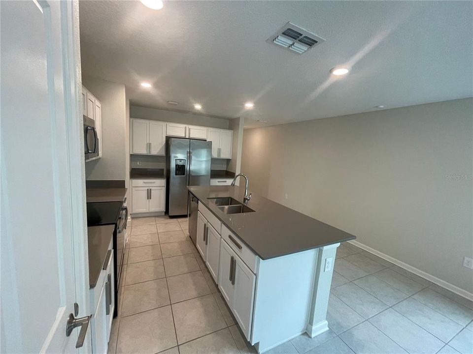 For Rent: $2,300 (3 beds, 2 baths, 1432 Square Feet)