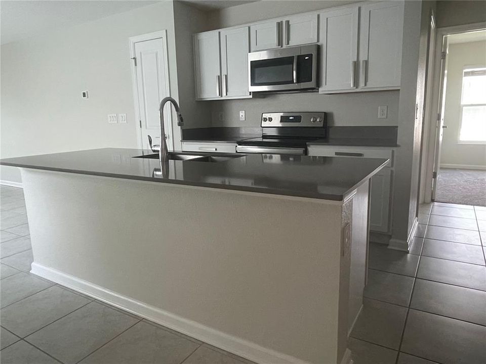 For Rent: $2,300 (3 beds, 2 baths, 1432 Square Feet)