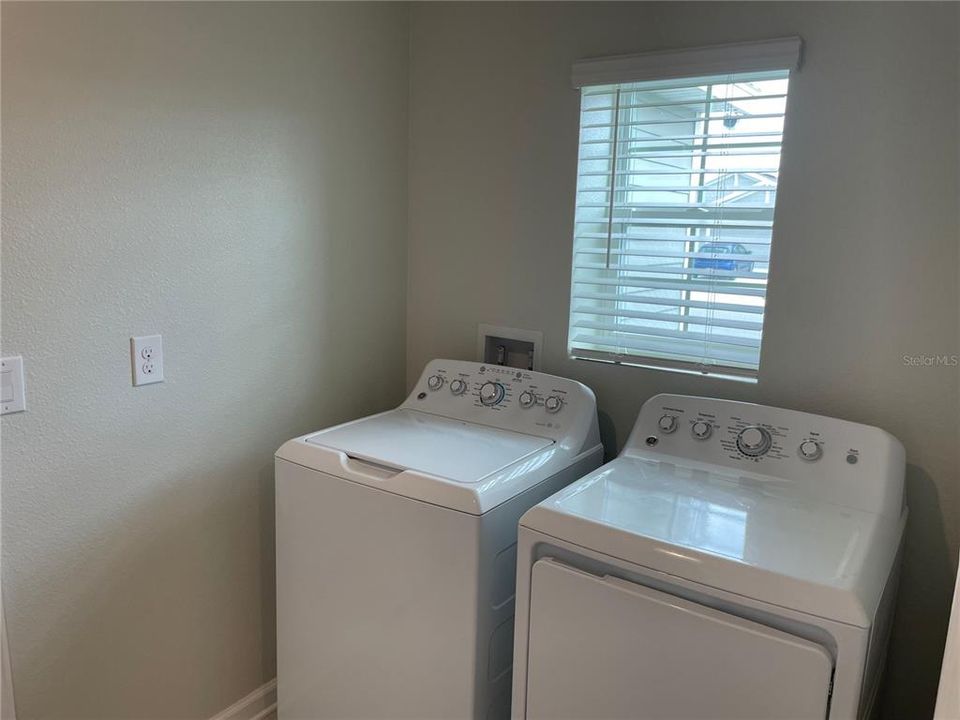 For Rent: $2,300 (3 beds, 2 baths, 1432 Square Feet)