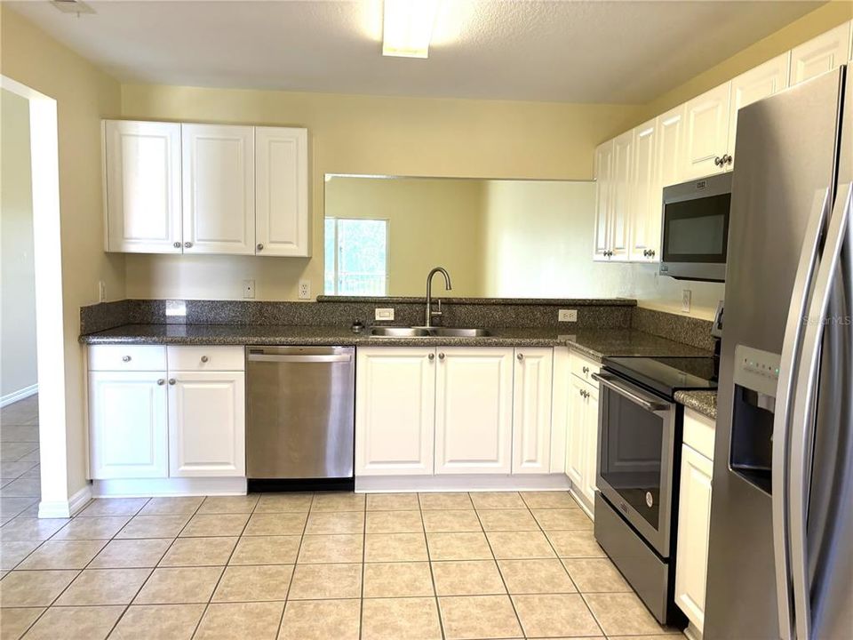 For Rent: $1,950 (2 beds, 2 baths, 1328 Square Feet)