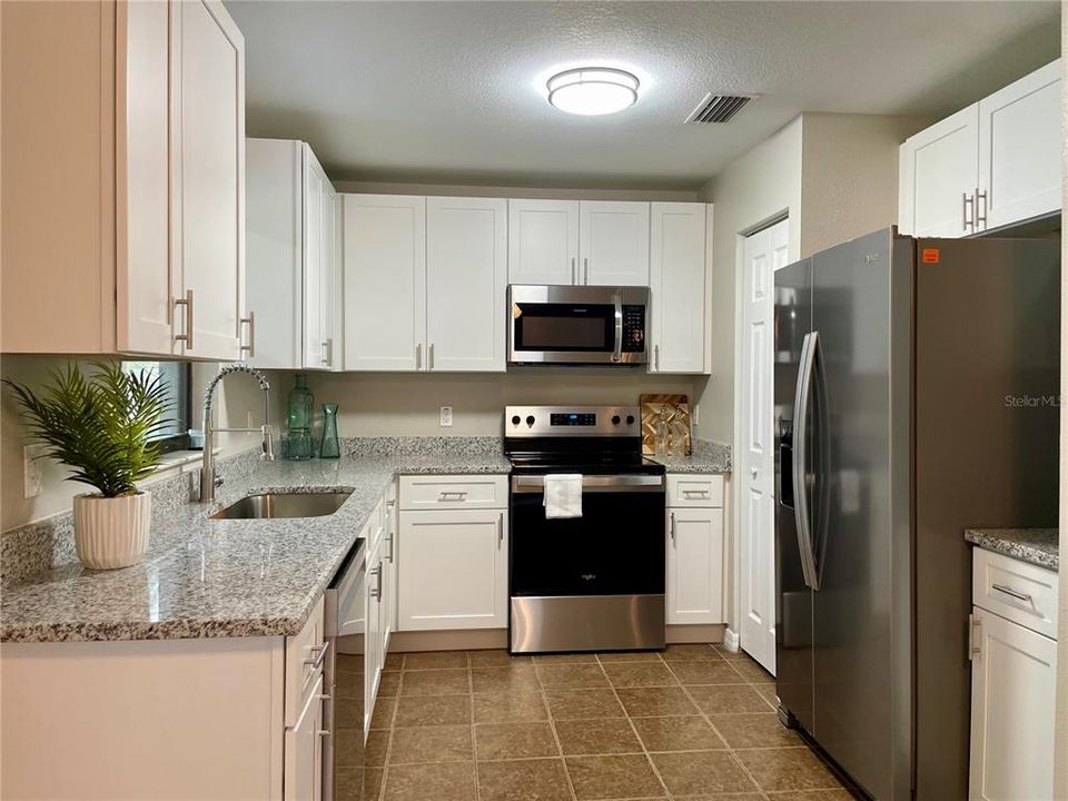 For Sale: $311,900 (3 beds, 2 baths, 1370 Square Feet)