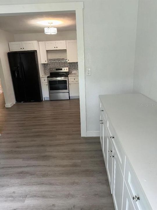 For Sale: $299,900 (2 beds, 1 baths, 1052 Square Feet)