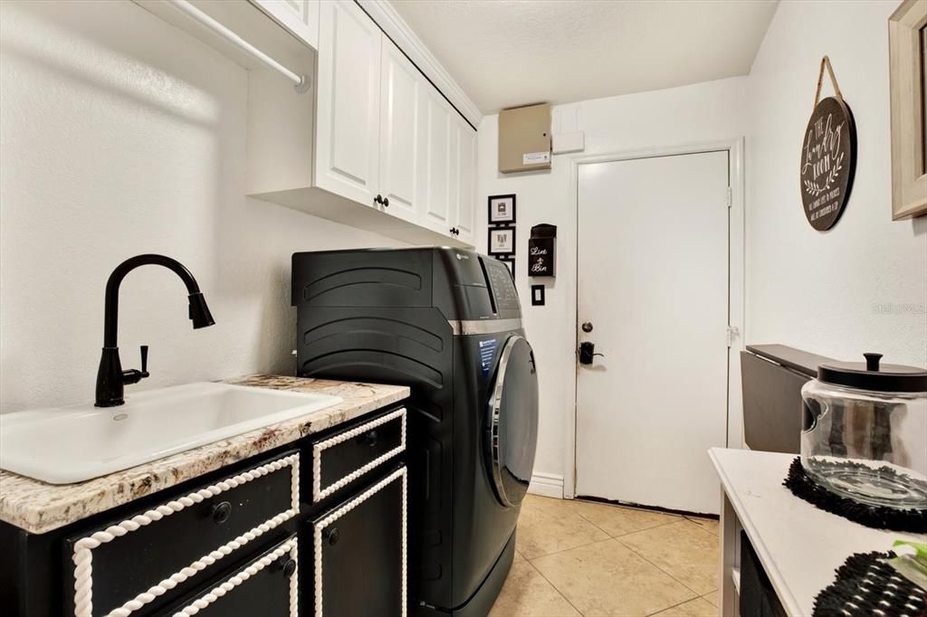 For Sale: $470,000 (3 beds, 2 baths, 1880 Square Feet)