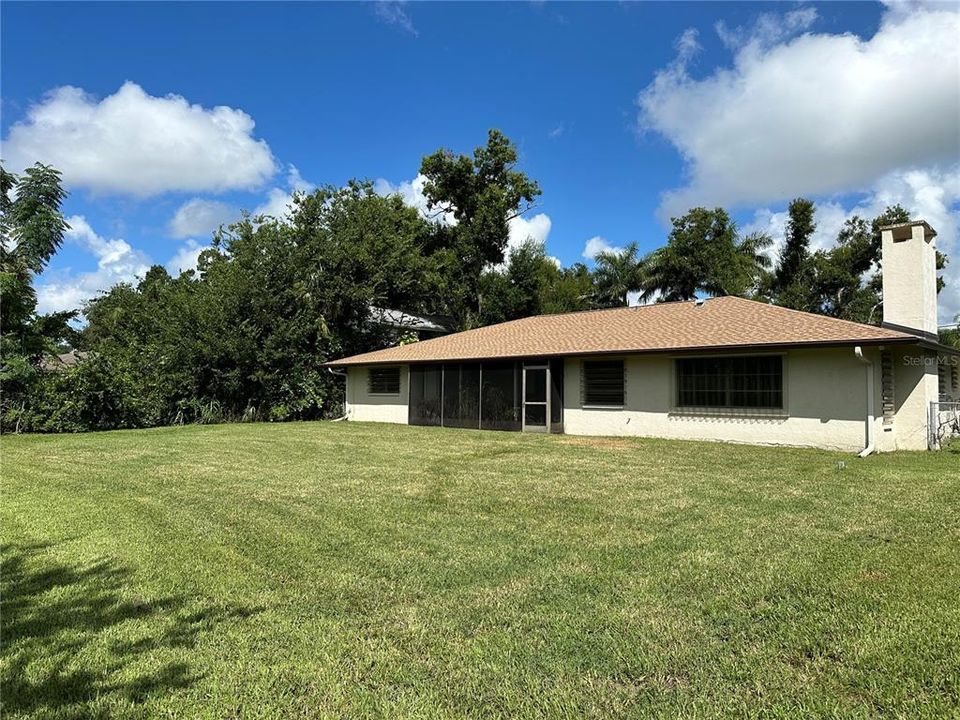 Active With Contract: $349,900 (3 beds, 2 baths, 2055 Square Feet)