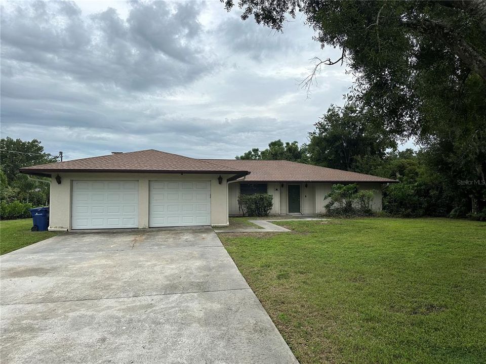 Active With Contract: $349,900 (3 beds, 2 baths, 2055 Square Feet)