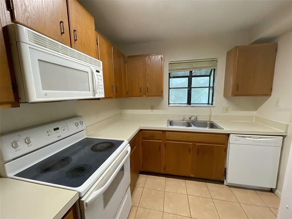 For Sale: $179,000 (2 beds, 2 baths, 1133 Square Feet)