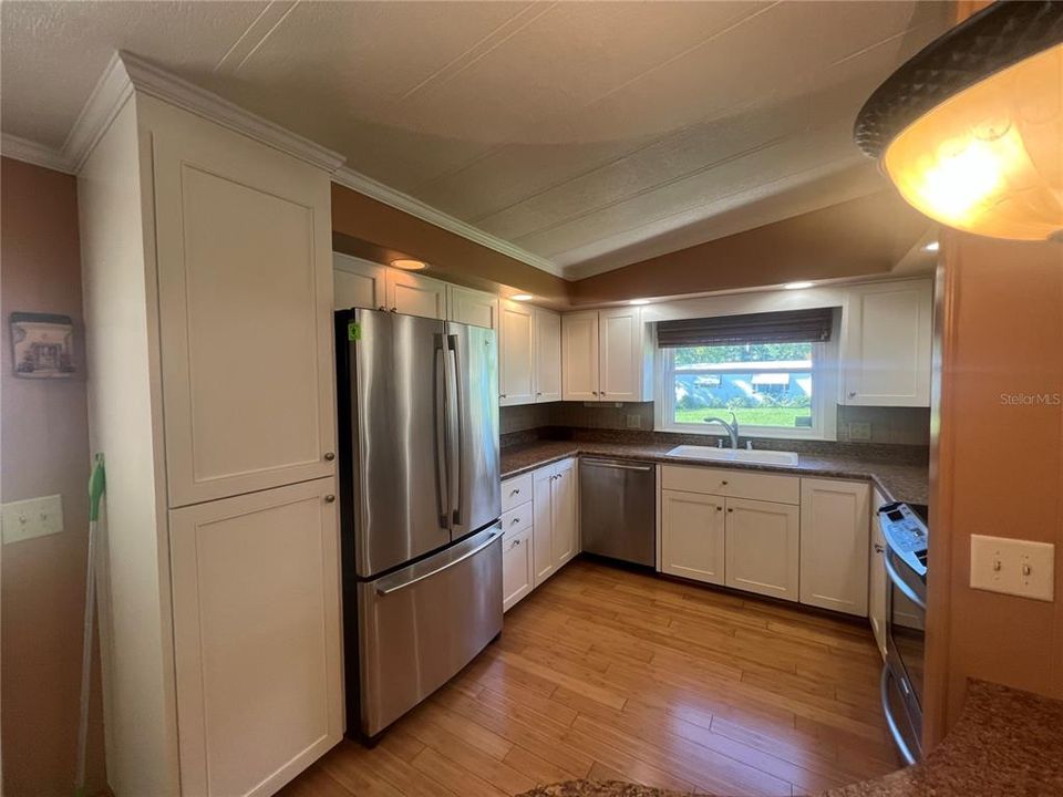 For Sale: $165,000 (2 beds, 2 baths, 1144 Square Feet)