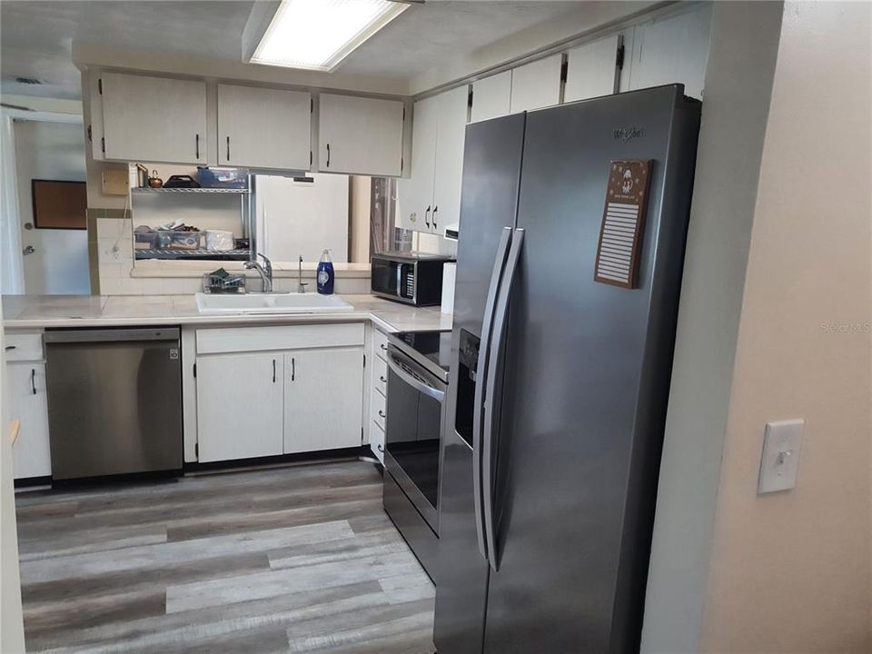 Kitchen is also accessible from the main hallway