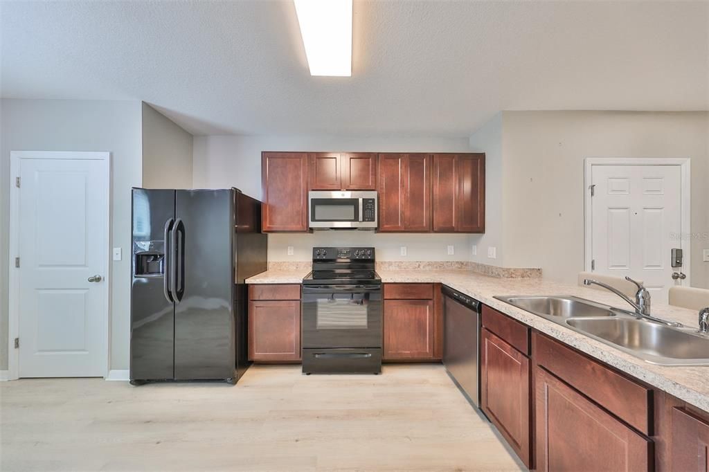 For Rent: $2,200 (3 beds, 2 baths, 1684 Square Feet)