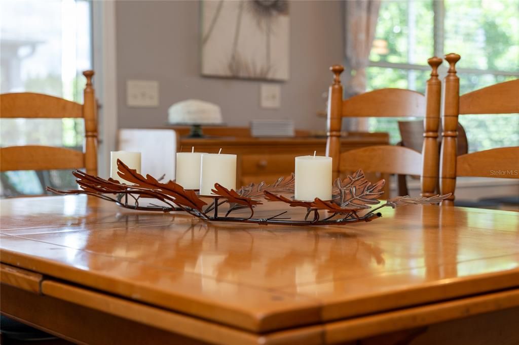 Extendable Maple table with 6 chairs.